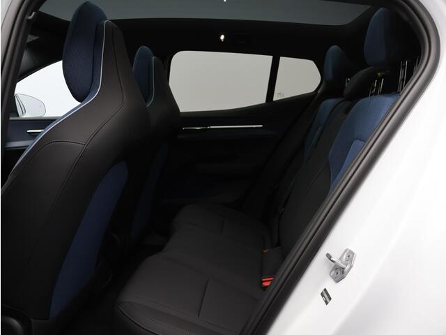 Volvo EX30 Cross Country Twin Motor Performance Ultra 69 kWh / Pano. dak / Elek. verstelbare stoelen / Stoel + Stuurwielverwarming / 360 camera / Harman Kardon / BLIS