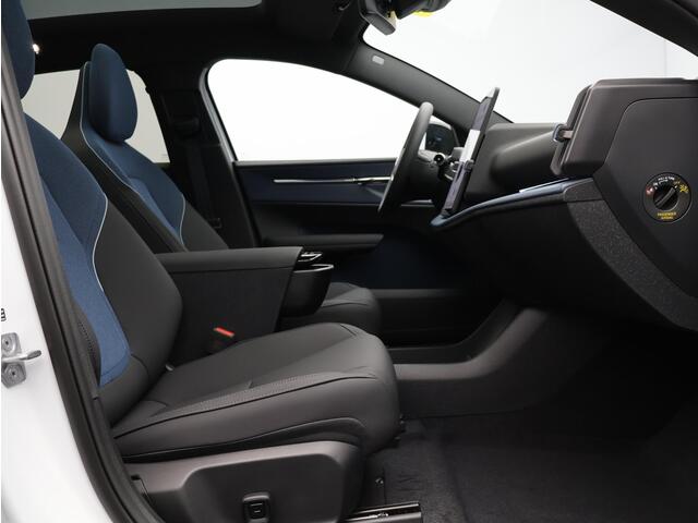 Volvo EX30 Cross Country Twin Motor Performance Ultra 69 kWh / Pano. dak / Elek. verstelbare stoelen / Stoel + Stuurwielverwarming / 360 camera / Harman Kardon / BLIS