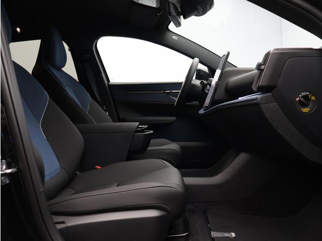 Volvo EX30 Single Motor Extended Range Plus 69 kWh / Stoel- + Stuurwielverwarming / BLIS / Achterruitrijcamera / Adapt. Cruise Control / Getint glas