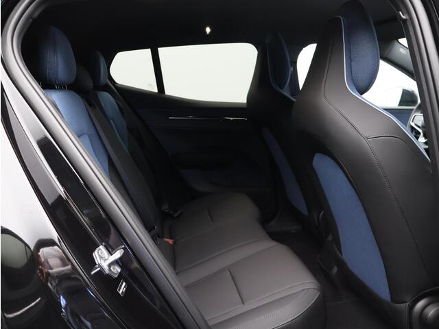 Volvo EX30 Single Motor Extended Range Plus 69 kWh / Stoel- + Stuurwielverwarming / BLIS / Achterruitrijcamera / Adapt. Cruise Control / Getint glas