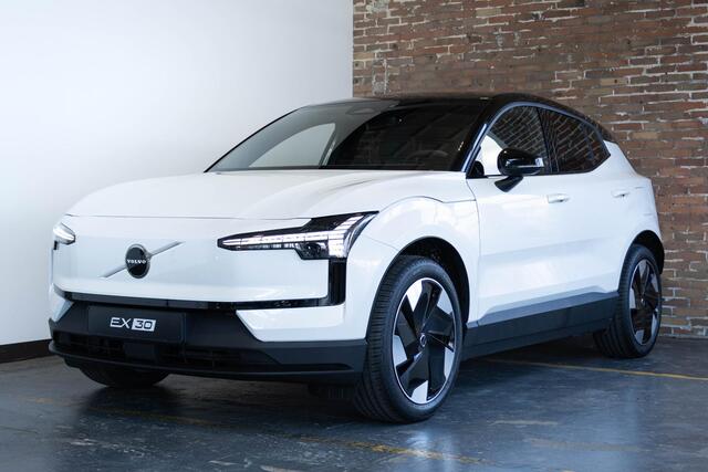 Volvo EX30 Single Motor Extended Range Plus | Incl. Volvo Verlengde garantie | Direct Beschikbaar | Adaptieve Cruise Control | Pilot Assist | Harman/Kardon Audiosysteem | Getint Glas | Parkeersensoren voor en achter | Parkeercamera achter | 19" Lichtmetalen velgen |