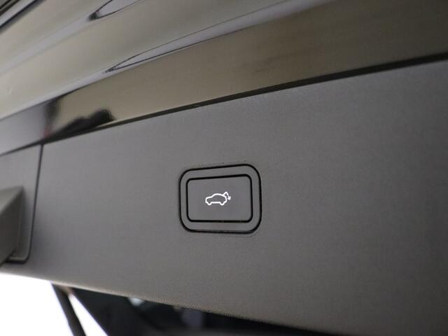 Volvo EX30 Extended Range Plus 69 kWh / H&K Audio / Stoel/- stuurverwarming / Elektr. achterklep / Camera achter / Pilot Assist /