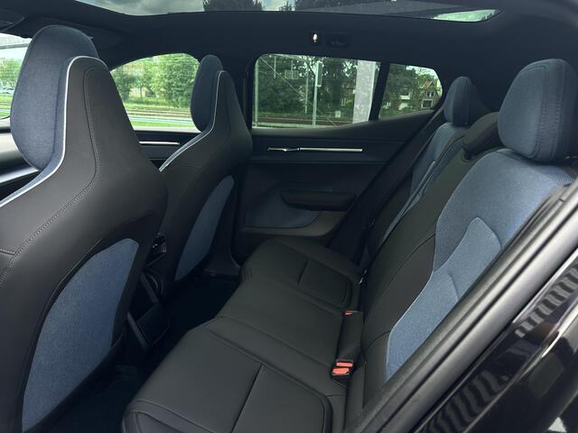 Volvo EX30 Twin Motor Performance Ultra 69 kWh / Pano. dak / 360 camera / Elek. verstelbare stoelen / Stuur + stoelen verwarmd / Harman Kardon / Pilot assist /