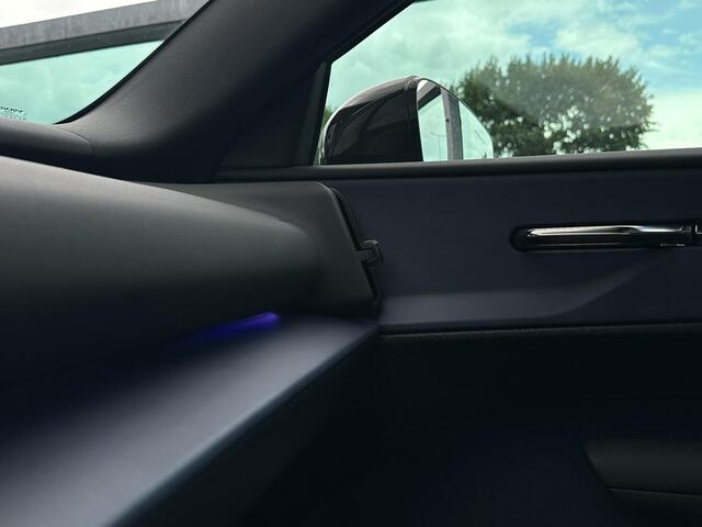 Volvo EX30 Twin Motor Performance Ultra 69 kWh / Pano. dak / 360 camera / Elek. verstelbare stoelen / Stuur + stoelen verwarmd / Harman Kardon / Pilot assist /