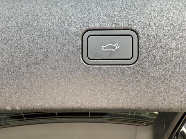 Volvo EX30 Twin Motor Performance Ultra 69 kWh / Panoramadak / Adaptive Cruise / 360 camera / Stoel en stuurverwarming / Getint glas / Keyless / Harman Kardon / Elektrisch bedienbare bestuurders stoel /