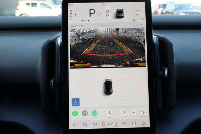 Volvo EX30 Single Motor Extended Range Plus 69 kWh - Adaptive Cruise Control - Elektrisch bedienbare voorstoelen - Climate Pack - Parkeercamera achter - Harman Kardon Audio - Getint glas - Verwarmde voorstoelen & stuur - Parkeersensoren voor & achter - Draadloze tel
