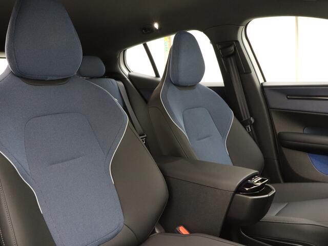 Volvo EX30 Single Motor Extended Range Plus 69 kWh | Verw. Stoel/Stuurwiel | H&K Audio | Adapt. Cruise | Camera | El. Achterklep