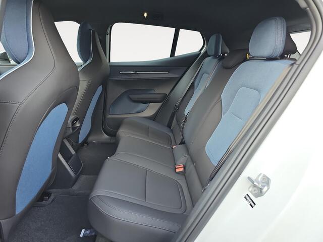 Volvo EX30 Single Motor Extended Range Plus 69 kWh | Stoelverwarming | Harman/Kardon | Keyless Entry | Sfeerverlichting |