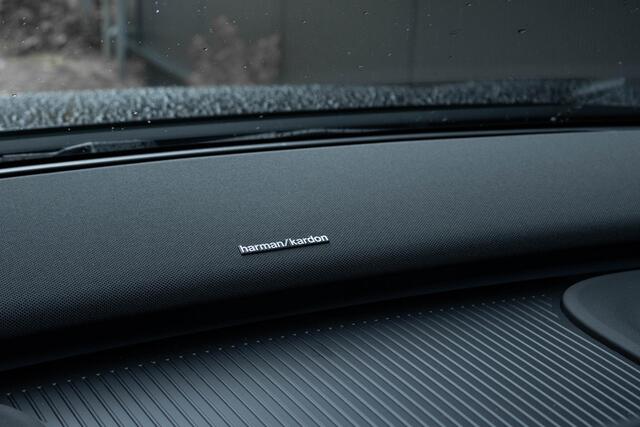 Volvo EX30 Twin Motor Performance Ultra 69 kWh | Warmtepomp | Interieur voorverwarming | Panoramadak | Adaptieve Cruise control | Blind Spot | Premium sound | 360 graden Camera |