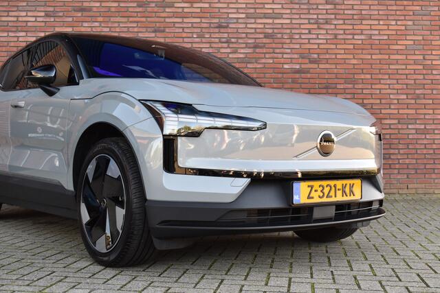 Volvo EX30 Single Motor Extended Range 272PK Plus 69 kWh | Climate | Cameleon tint | Harman & Kardon |