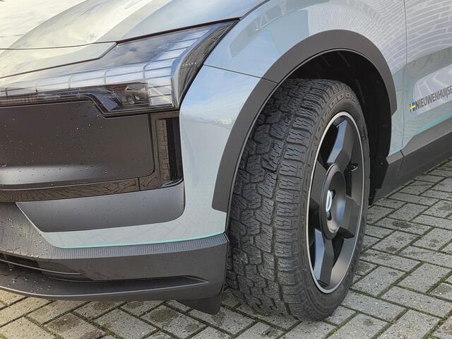 Volvo EX30 Extended Range 69 kWh Plus Cross Edition | Trekhaak | 19" OFF ROAD velgen | Stoel/stuurverwarming | Parkeercamera | Cross Country look