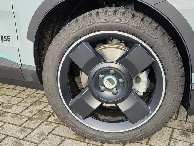 Volvo EX30 Extended Range 69 kWh Plus Cross Edition | Trekhaak | 19" OFF ROAD velgen | Stoel/stuurverwarming | Parkeercamera | Cross Country look