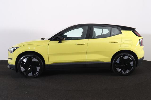 Volvo EX30 Extended Range Plus 69 kWh - Adaptive Cruise Control - Climate Pack - Harman/Kardon audio - Parkeercamera achter - Parkeersensoren voor & achter - Navigatie - 19' LMV