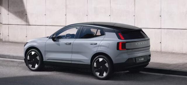 Volvo EX30 Extended Range Europa 69 kWh / DIRECT LEVERBAAR / Getint glas / Zwart dak / Harman Kardon / Elektrische stoelen / Stoel/- stuurverwarming /