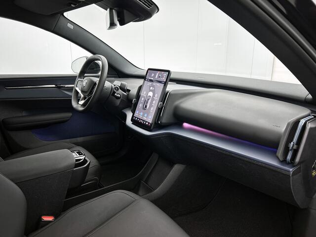 Volvo EX30 Single Motor Extended Range Plus 69 kWh | Stoel/Stuurverwarming | Camera | Dodehoek detectie | Nederlandse Auto |