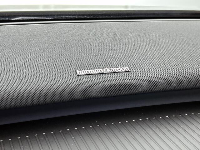 Volvo EX30 Single Motor Extended Range Plus 69 kWh | Stoel/Stuurverwarming | Camera | Dodehoek detectie | Nederlandse Auto |