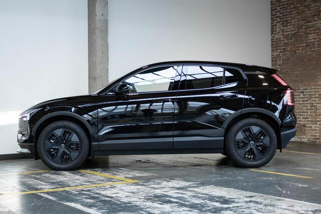 Volvo EX30 Cross Country Twin Motor Performance Ultra 69 kWh | 360º Parkeercamera | Panorama Dak | 22KW Boordlader | Elektrisch Verstelbare Voorstoelen | Audio by Harman Kardon | Keyless Entry | Extra Getint Glas Achter