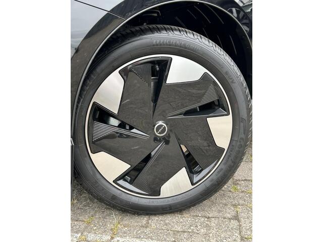 Volvo EX30 Single Motor Extended Range Ultra 69 kWh / Panoramadak / 360 Camera / Harman Kardon / Extra getint Glas / Elektrische Stoelen / Keyless / BLIS /