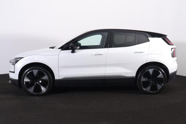 Volvo EX30 Extended Range Plus 69 kWh Adaptive Cruise Control - Climate pack - Parkeercamera achter - Elektrisch bedienbare voorstoelen - Verwarmde voorstoelen & stuur - Parkeersensoren voor & achter - Draadloze tel. lader - Extra getint glas - 20' LMV