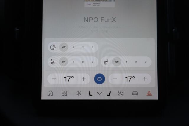 Volvo EX30 Single Motor Extended Range Plus 69 kWh -NL- Auto!! Harmon Kardon I Stoel+Stuur verw I Camera