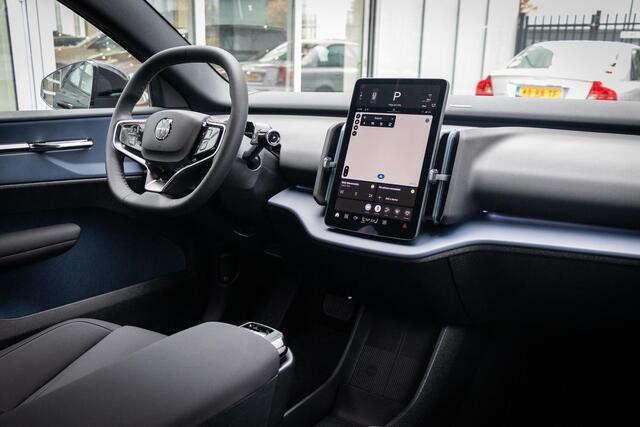 Volvo EX30 Single Motor Extended Range Plus 69 kWh | Trekhaak | Stoel en Stuurverwarming | Harman Kardon | Adaptieve Cruise Control |