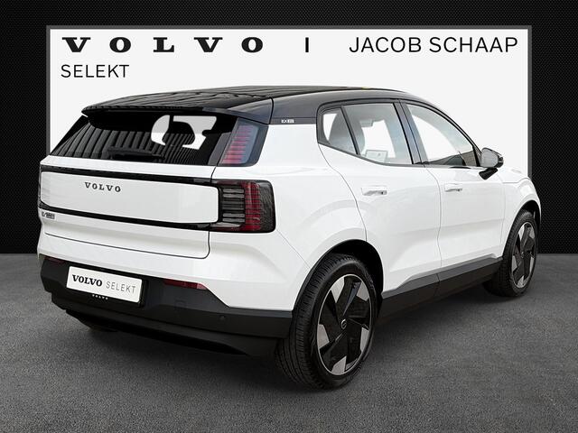Volvo EX30 Single Motor Extended Range Plus 69 kWh / Pine interieur / Trekhaak / Stoel & stuur verwarming /