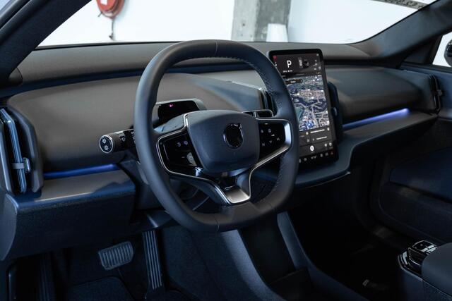 Volvo EX30 Single Motor Extended Range Plus | Incl. Volvo Verlengde garantie | Direct Beschikbaar | Adaptieve Cruise Control | Pilot Assist | Harman/Kardon Audiosysteem | Getint Glas | Parkeersensoren voor en achter | Parkeercamera achter | 19" Lichtmetalen velgen |