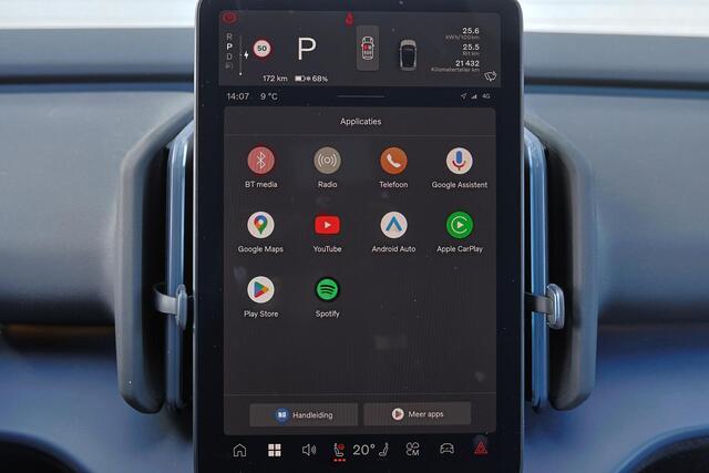 Volvo EX30 Plus 51 kWh - Climate Pack - Harman/Kardon audio - Parkeercamera achter - Parkeersensoren - Elektr. bedienb. bestuurdersstoel - Apple Carplay & Android Auto - Extra getint glas - 18' LMV