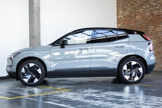 Volvo EX30 Single Motor Extended Range Europa 69kwh | Electrische bedienbare Voorstoelen | Stoelverwarming | Stuurwielverwarming | Google infotainment | Harman Kardon Premium Audio | Parkeercamera | Parkeersensoren voor + achter