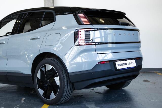 Volvo EX30 Single Motor Extended Range Europa 69kwh | Electrische bedienbare Voorstoelen | Stoelverwarming | Stuurwielverwarming | Google infotainment | Harman Kardon Premium Audio | Parkeercamera | Parkeersensoren voor + achter