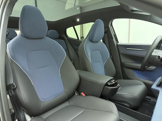 Volvo EX30 Extended Range Ultra / 20'' / Getint Glas / Elektr. Stoelen / 360 Camera / Panoramadak / Adapt. Cruise / BLIS / 22kw Boordlader /