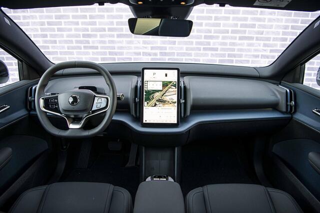 Volvo EX30 Cross Country Twin Motor Performance Ultra 69 kWh | Trekhaak | 4x4 | Adaptieve Cruise | Stoel-/Stuurverwarming | Keyless | 360 Camera | Panoramadak | Elektr. Stoelen | Harman Kardon Audio | Elek. Achterklep | Getint Glas |