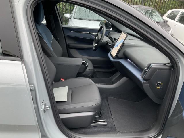Volvo EX30 Single Motor Extended Range Plus 69 kWh | Stoel en Stuurverwarming | Adaptieve Cruise Control | BLIS | DAB+ | Keyless Entry | Parkeercamera |