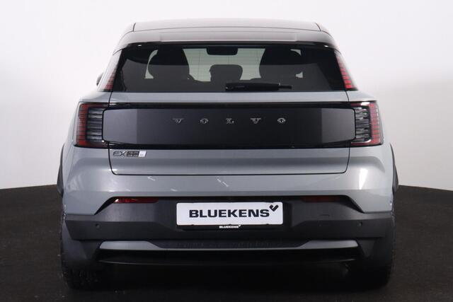 Volvo EX30 Twin Motor Performance Ultra 69 kWh Cross Country - Adaptieve cruise control - Panoramadak - Elektrisch verstelbare stoelen - 360º Camera - Verwarmbare voorstoelen & stuuwiel - Harman Kardon Audio - Keyless - Elektrisch bedienbare achterklep - Getinte ra