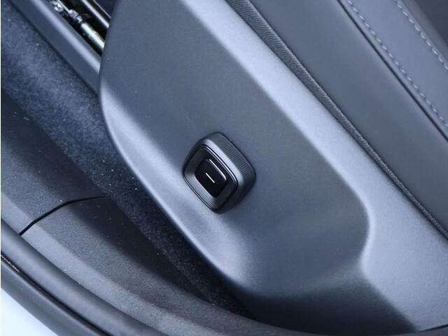 Volvo EX30 Twin Motor Performance Ultra 69 kWh | Climate pack | 20" velgen | Elektr. stoelen