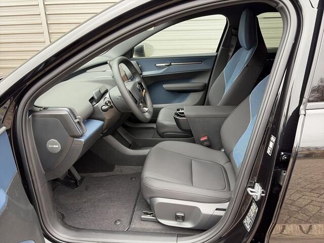 Volvo EX30 Extended Range Black Edition 69 kWh / Elektrisch verstelbare voorstoelen / Pack Climat / 19" /