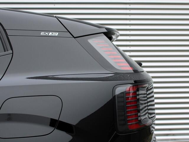 Volvo EX30 Single Motor Extended Range Plus Europa Automaat / Verwarmde voorstoelen en stuurwiel / Voorstoelen elektr. verstelbaar / Privacy Glass / 20" velgen