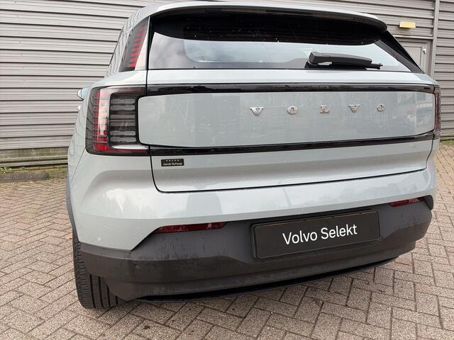 Volvo EX30 Single Motor Extended Range Core 69 kWh / Stuur & Stoelverwarming / Trekhaak /