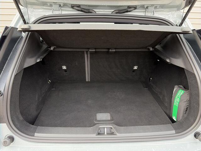 Volvo EX30 Single Motor Extended Range Core 69 kWh / Stuur & Stoelverwarming / Trekhaak /