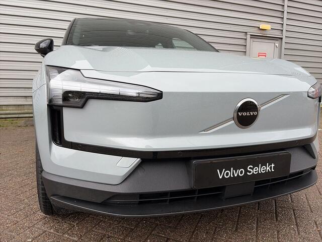 Volvo EX30 Single Motor Extended Range Plus 69 kWh / Trekhaak / Stuur & Stoelverwarming / All seasonbanden /