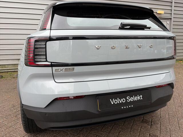 Volvo EX30 Single Motor Extended Range Plus 69 kWh / Trekhaak / Stuur & Stoelverwarming / All seasonbanden /
