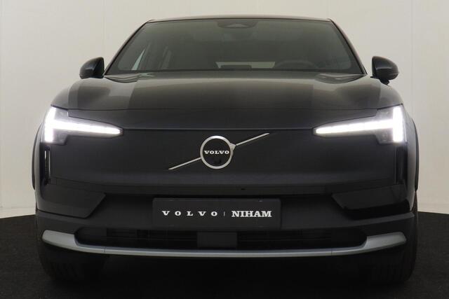 Volvo EX30 CROSS COUNTRY TWIN MOTOR PERFORMANCE ULTRA 69 kWh *DEMO VOORDEEL!* -PANO.DAK|HARMAN/KARDON|PRIVACY.GLAS|360°CAM|POWER-SEATS|AUT.PARKEREN|PINE