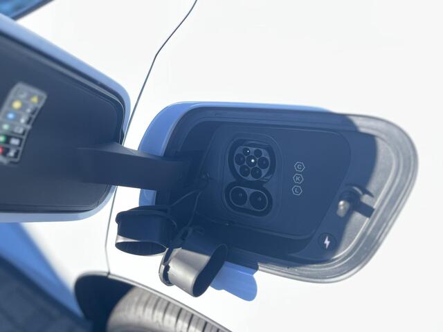 Volvo EX30 Single Motor Extended Range Plus 69 kWh | Harman / Kardon | Stoel- en Stuurverwarming | Apple Carplay |