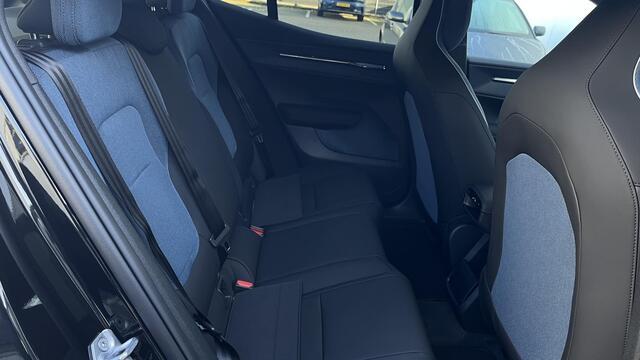 Volvo EX30 Single Motor Ext Range Ultra Black Ed Euro 69 kWh Black Edition | Europa | 69 kWh| Adaptive Cruise Control | Stoel + Stuurverwarming | 360 graden camera | 20 Inch | Getint Glas | Harman Kardon Audio | Panoramadak |
