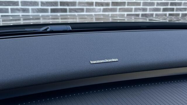 Volvo EX30 Single Motor Ext Range Ultra Black Ed Euro 69 kWh Black Edition | Europa | 69 kWh| Adaptive Cruise Control | Stoel + Stuurverwarming | 360 graden camera | 20 Inch | Getint Glas | Harman Kardon Audio | Panoramadak |