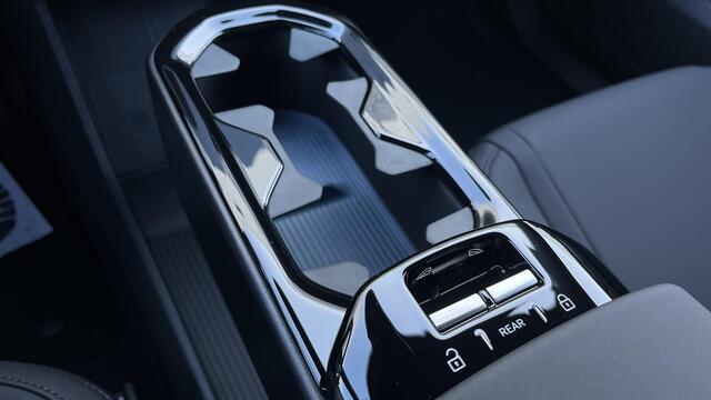 Volvo EX30 Single Motor Ext Range Ultra Black Ed Euro 69 kWh Black Edition | Europa | 69 kWh| Adaptive Cruise Control | Stoel + Stuurverwarming | 360 graden camera | 20 Inch | Getint Glas | Harman Kardon Audio | Panoramadak |