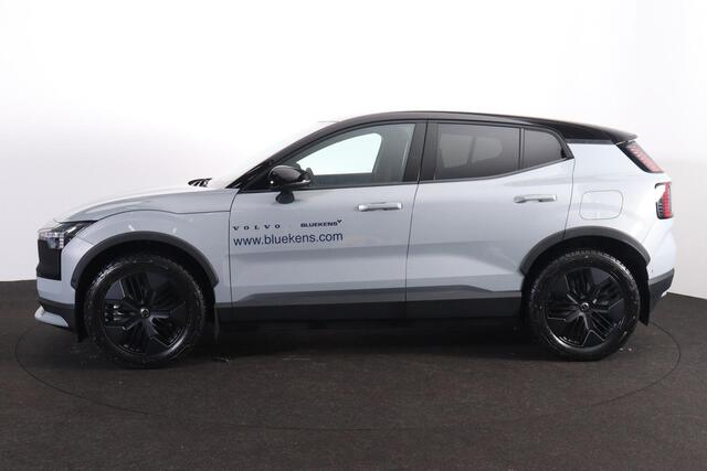 Volvo EX30 Cross Country Twin Motor Performance Ultra 69 kWh Adaptieve cruise control - Panoramadak - Elektrisch verstelbare stoelen - 360º Camera - Verwarmbare voorstoelen & stuuwiel - Harman Kardon Audio - Keyless - Elektrisch bedienbare achterklep - Getinte ramen