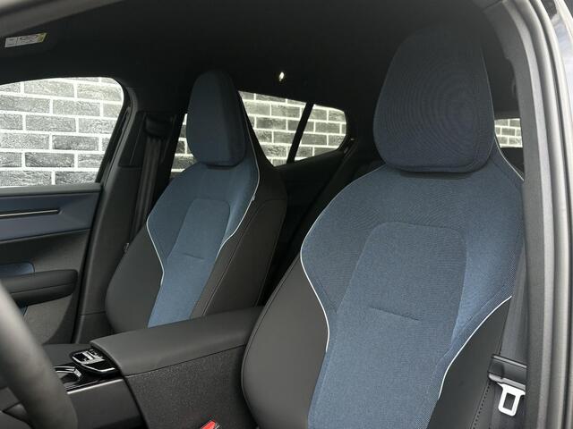 Volvo EX30 P5 Long Range Plus Black Edition Europa 69 kWh | 19" 5-spaaks Glossy Black | Adaptieve Cruise Control | Parkeersensoren voor + achter | Stoel & stuurwiel verwarmd | Elektr. verstelbare voorstoelen | Harman Kardon Audio |