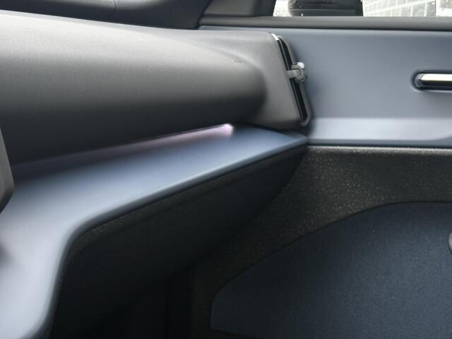 Volvo EX30 P5 Long Range Plus Black Edition Europa 69 kWh | 19" 5-spaaks Glossy Black | Adaptieve Cruise Control | Parkeersensoren voor + achter | Stoel & stuurwiel verwarmd | Elektr. verstelbare voorstoelen | Harman Kardon Audio |