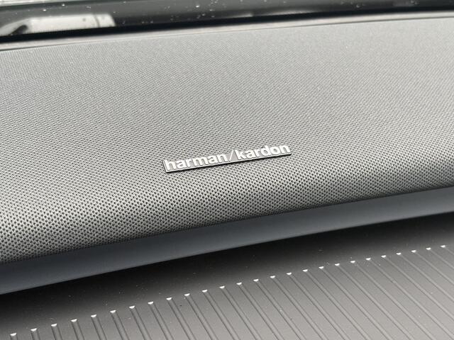 Volvo EX30 P5 Long Range Plus Black Edition Europa 69 kWh | 19" 5-spaaks Glossy Black | Adaptieve Cruise Control | Parkeersensoren voor + achter | Stoel & stuurwiel verwarmd | Elektr. verstelbare voorstoelen | Harman Kardon Audio |